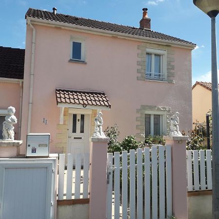 La Maison Rose 2 Chambres Avec Lit Pour 2 Personnes Et 2 Salles De Bains 느베르 외부 사진